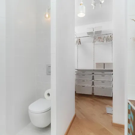Two Level 2waters By Renters Apartment *