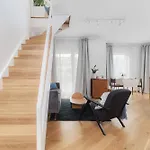 Two Level 2waters By Renters Apartament