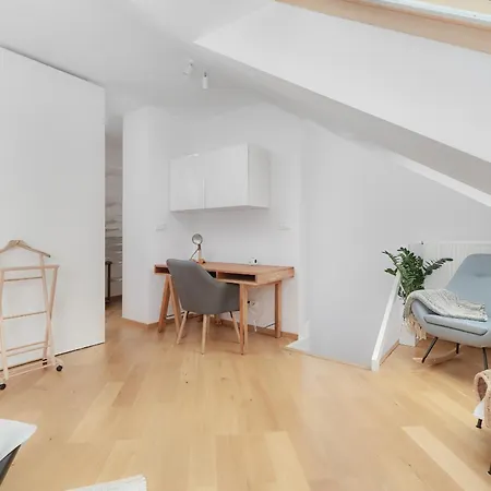 Two Level 2waters By Renters Apartment