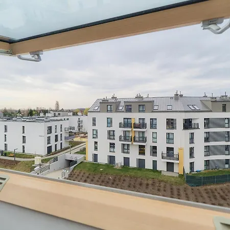 Two Level 2waters By Renters Apartment